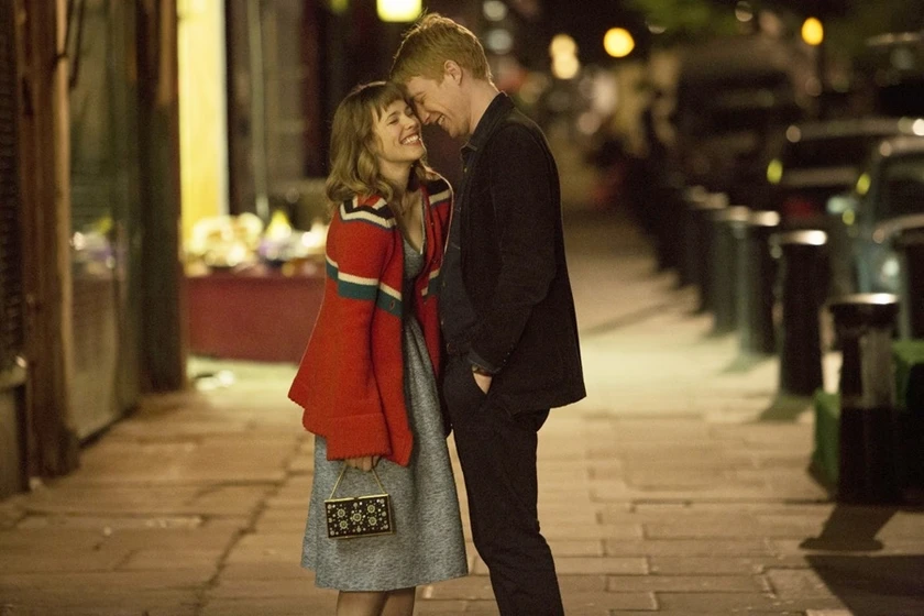 Rachel McAdams y Domhnall Gleeson en Una Cuestión de Tiempo