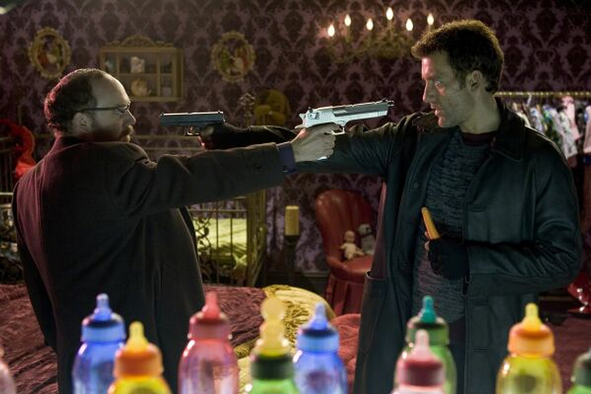 Paul Giamatti en Shoot 'Em Up (En el Punto de Mira)