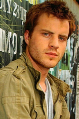 picture of actor Robert Kazinsky