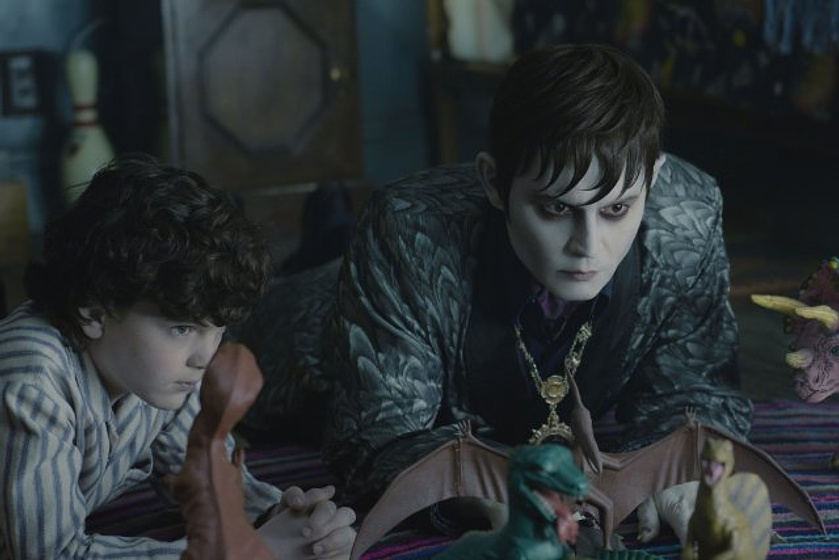 Johnny Depp y Gulliver McGrath en Sombras tenebrosas