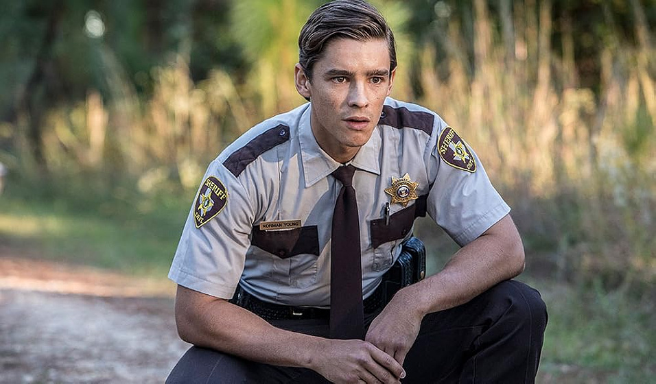 Brenton Thwaites en a-violent-separation