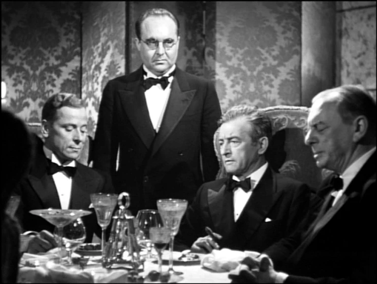 Claude Rains y Ivan Triesault en encadenados
