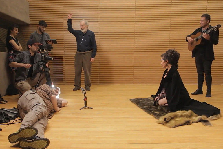 Imagen de Part One: Singing. Part Two: Nude