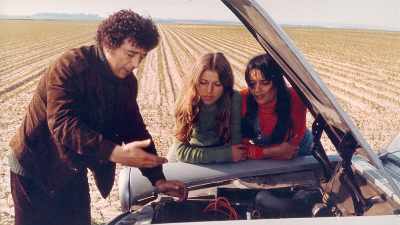 Imagen de Charlie y sus dos chavalas