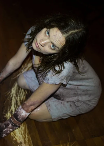 Allison Miller en el-heredero-del-diablo