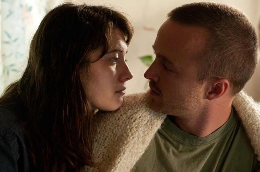 Mary Elizabeth Winstead y Aaron Paul en Smashed