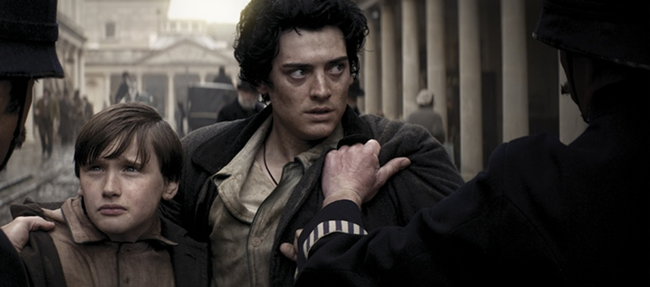 Aneurin Barnard en El Secreto del Cofre de Midas