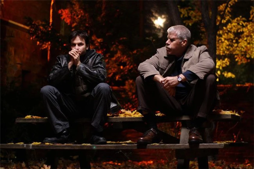 Ron Perlman y Josh Lawson en crave