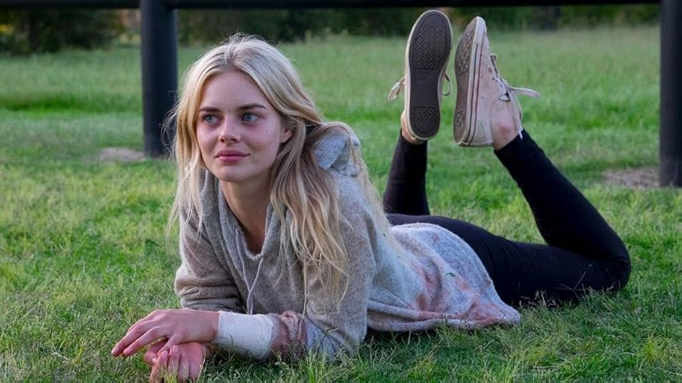 Samara Weaving en bad-girl-2016