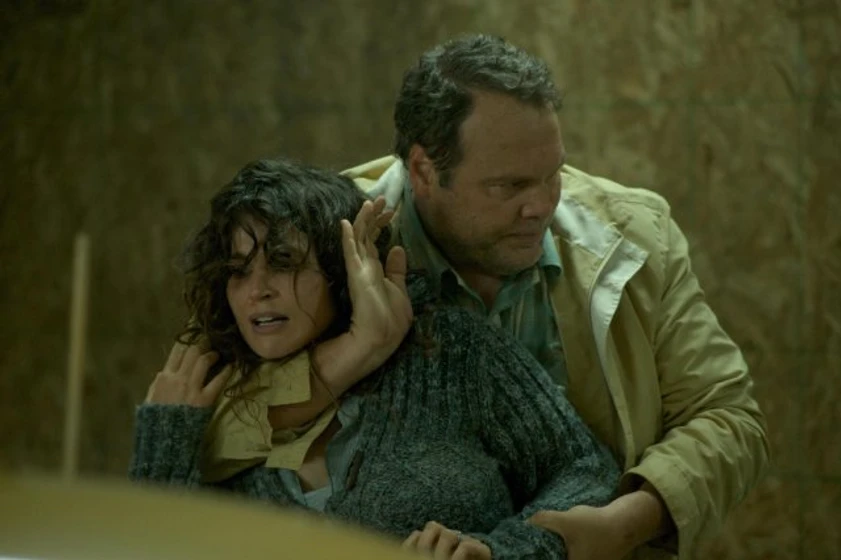 Vincent D'Onofrio y Julia Ormond en chained