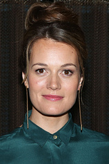 photo of person Carrie Cracknell