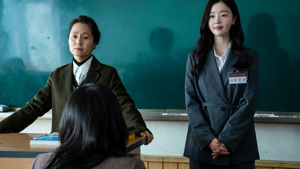 Han Seon-hwa en teaching-practice-idiot-girls-and-school-ghost-2