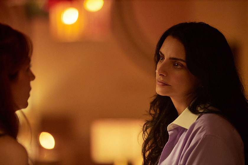 Aislinn Derbez en Entre Paredes