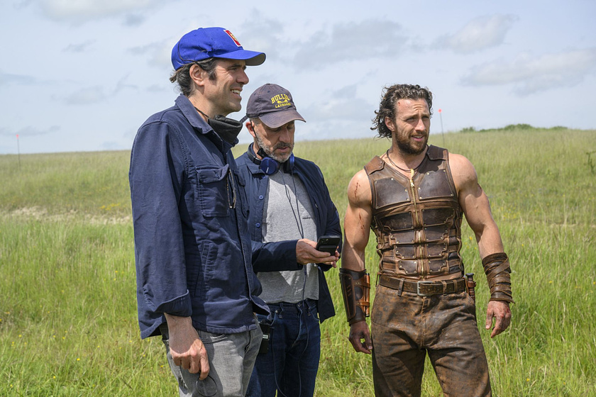 Aaron Taylor-Johnson y J.C. Chandor en Kraven the Hunter (Rodaje)