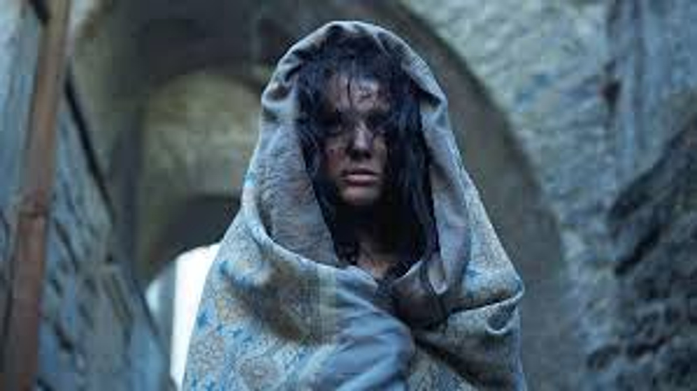 Roxane Mesquida en sennentuntschi-curse-of-the-alps