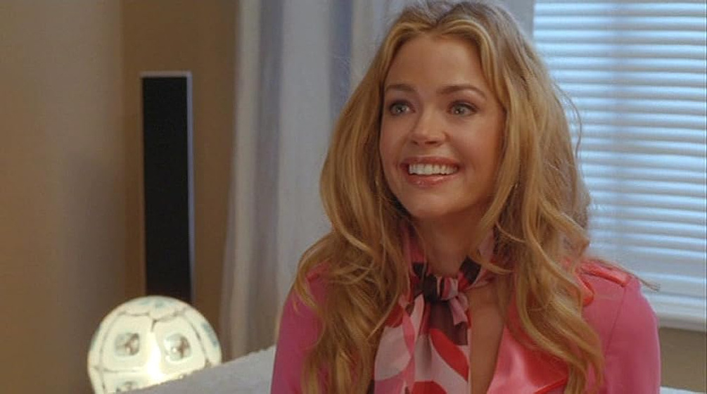 Denise Richards en Dos Rubias Muy Rubias