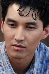 picture of actor Adil Akhmetov