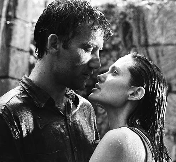Angelina Jolie y Clive Owen en Amar Peligrosamente