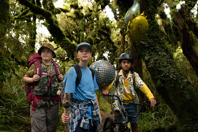 Elizabeth Atkinson, Terence Daniel y Reuben Francis en The Mountain