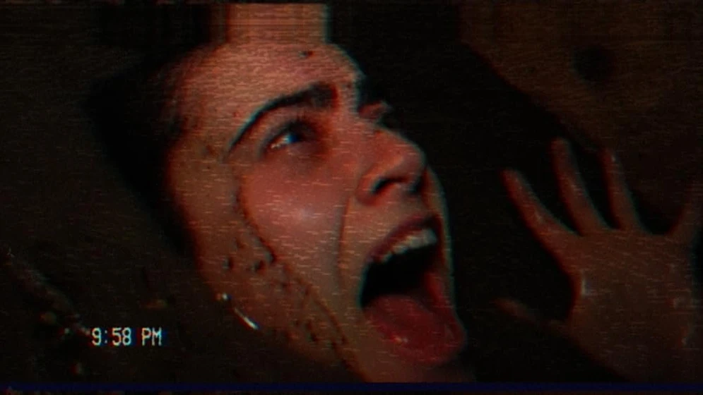 Ally Ioannides en v-h-s-99