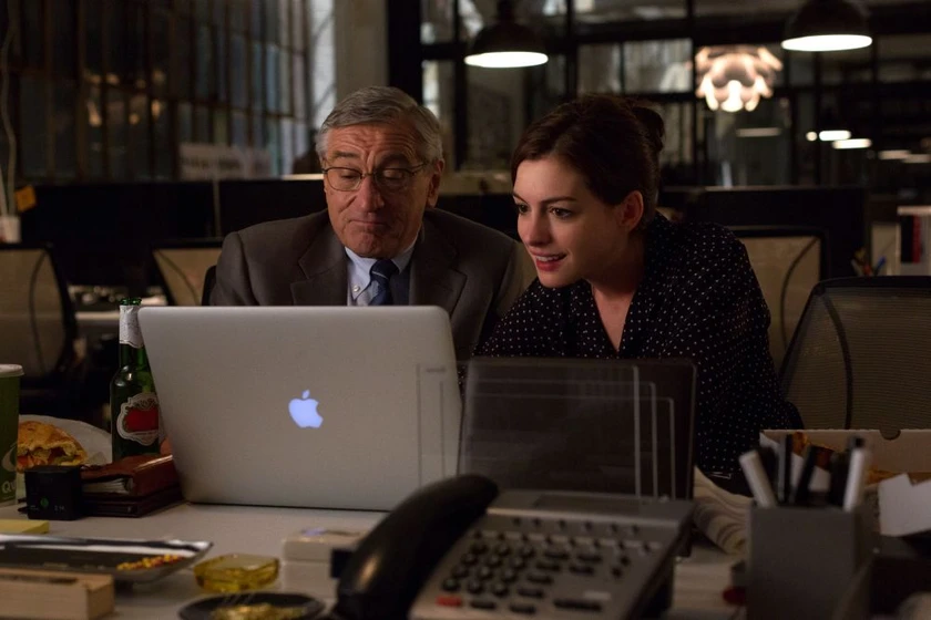 Robert De Niro y Anne Hathaway en el-becario