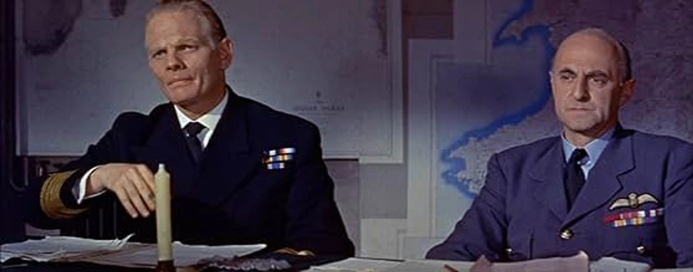 Allan Cuthbertson y Ewen Montagu en el-hombre-que-nunca-existio