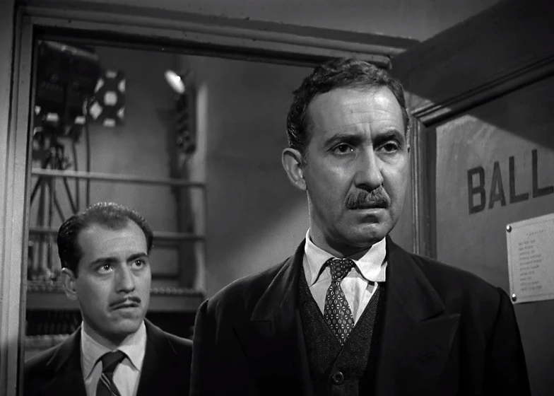 José Luis López Vázquez y Luis Prendes en de-espaldas-a-la-puerta