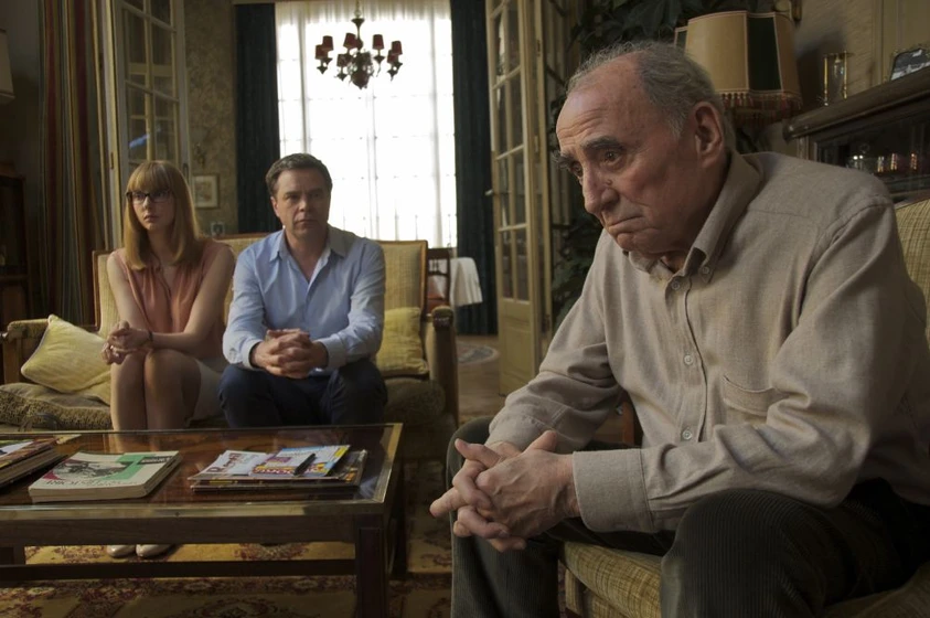 Claude Brasseur, Frédérique Bel y Guillaume De Tonquedec en el-sr-henri-comparte-piso