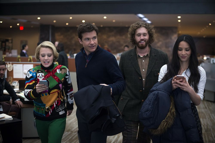 Jason Bateman, T.J. Miller, Olivia Munn y Kate McKinnon en Fiesta de Empresa