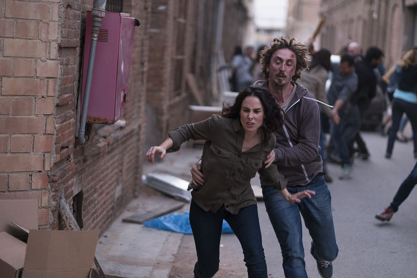 Ivan Massagué y Claudia Cervantes en El Año de la plaga