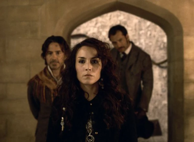 Jude Law, Robert Downey Jr. y Noomi Rapace en sherlock-holmes-juego-de-sombras