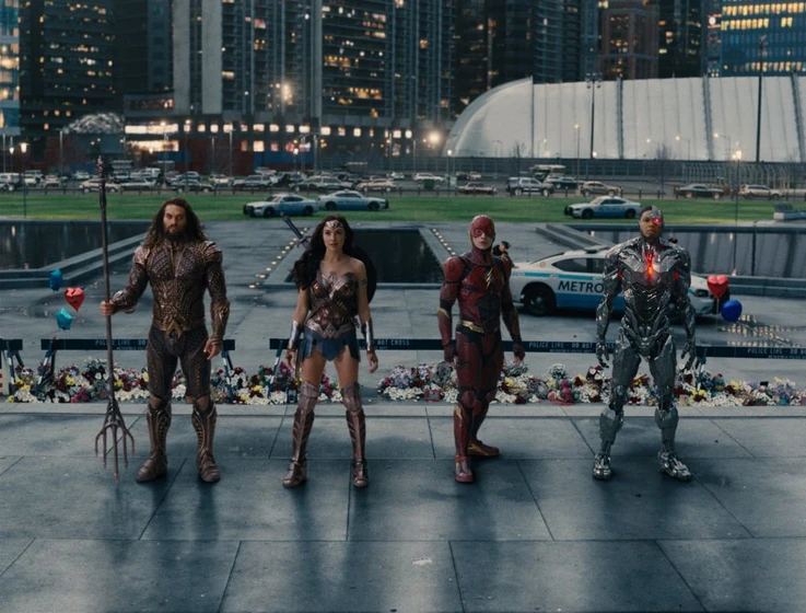 Ezra Miller, Gal Gadot, Jason Momoa y Ray Fisher en la-liga-de-la-justicia