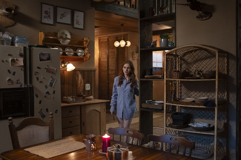 Madelaine Petsch en Strangers: Capítulo 1