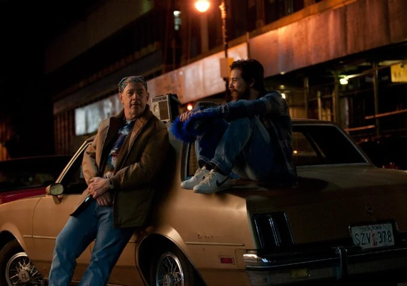 J.K. Simmons y Lou Taylor Pucci en la-musica-nunca-dejo-de-sonar