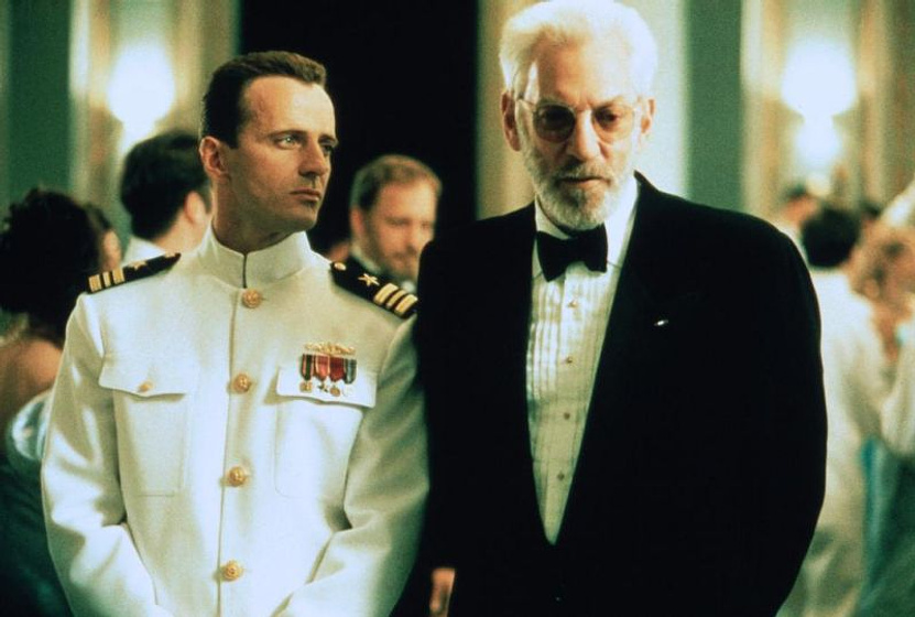 Donald Sutherland y Aidan Quinn en Caza al Terrorista