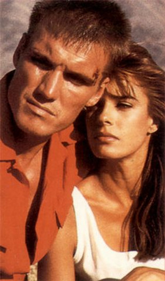 Dolph Lundgren y Kristian Alfonso en Fuga Mortal