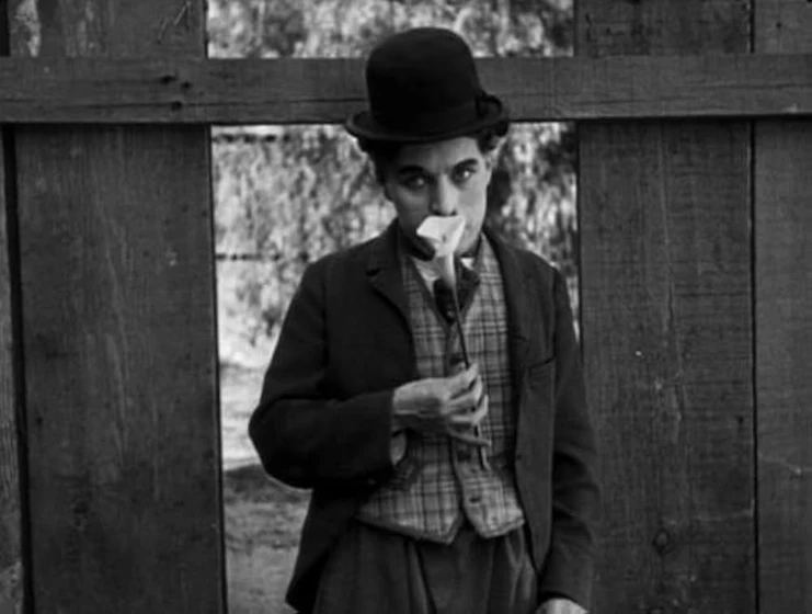 Charles Chaplin en charlot-en-dia-de-paga