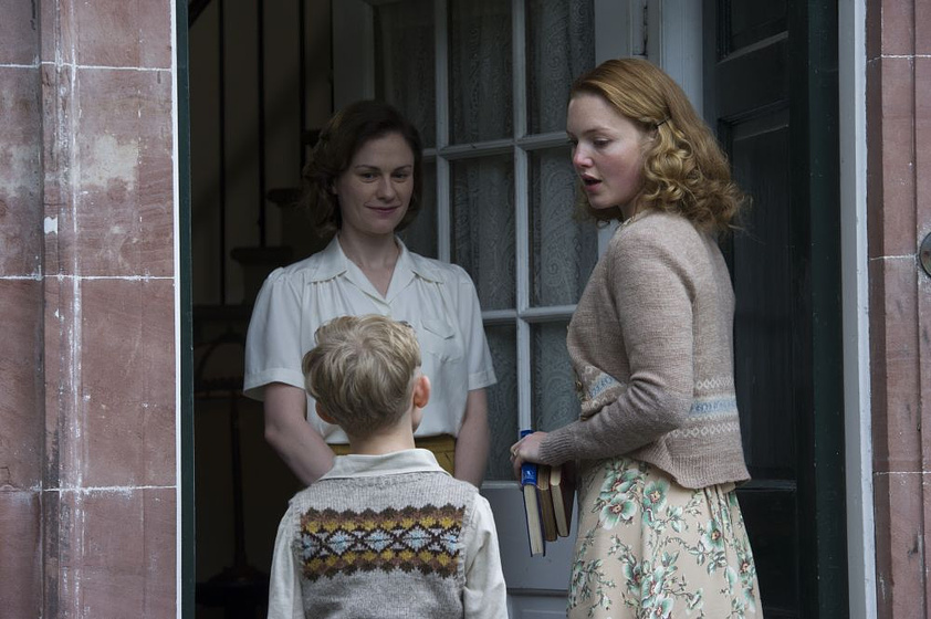 Anna Paquin, Holliday Grainger y Gregor Selkirk en El Secreto de las abejas