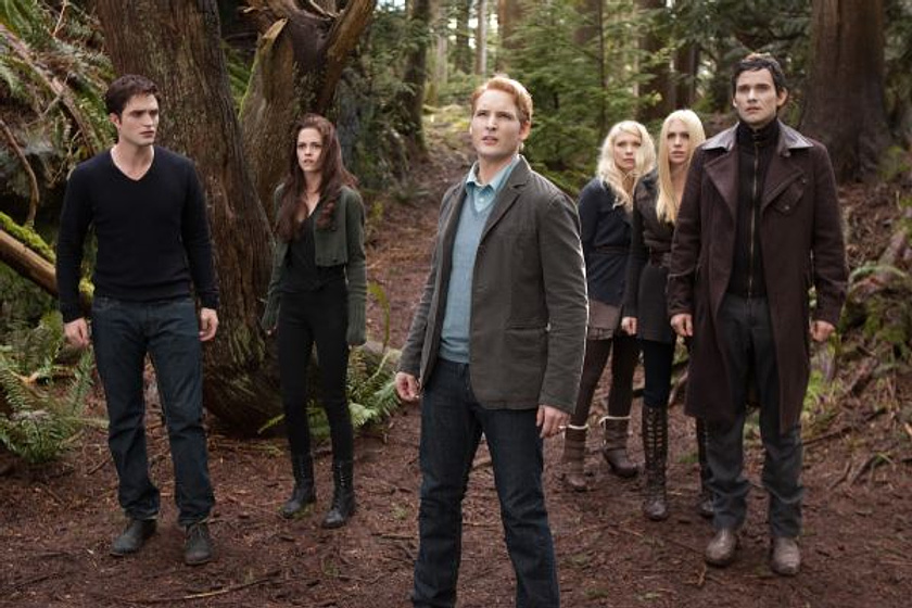 Peter Facinelli, Kristen Stewart, Robert Pattinson, MyAnna Buring y Christian Camargo en La Saga Crepúsculo: Amanecer - Parte 2
