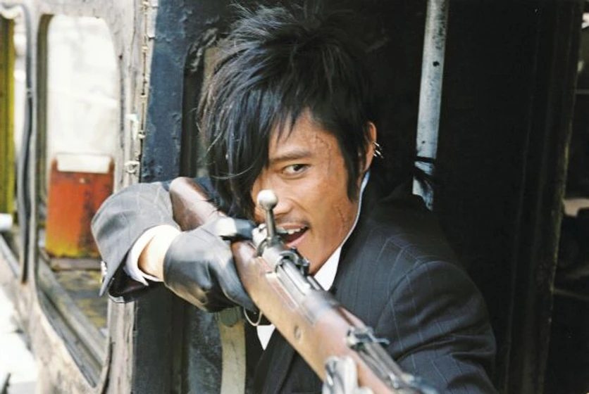 Lee Byung-hun en el-bueno-el-malo-y-el-raro