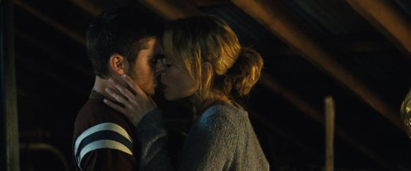 Zac Efron y Taylor Schilling en Cuando te encuentre