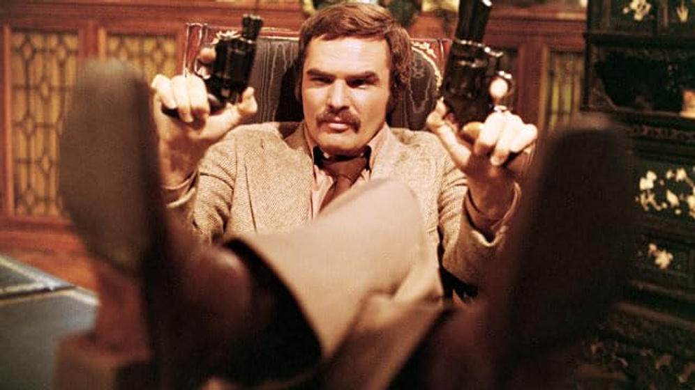 Burt Reynolds en Shamus, Pasión por el Peligro