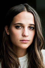 photo of person Alicia Vikander