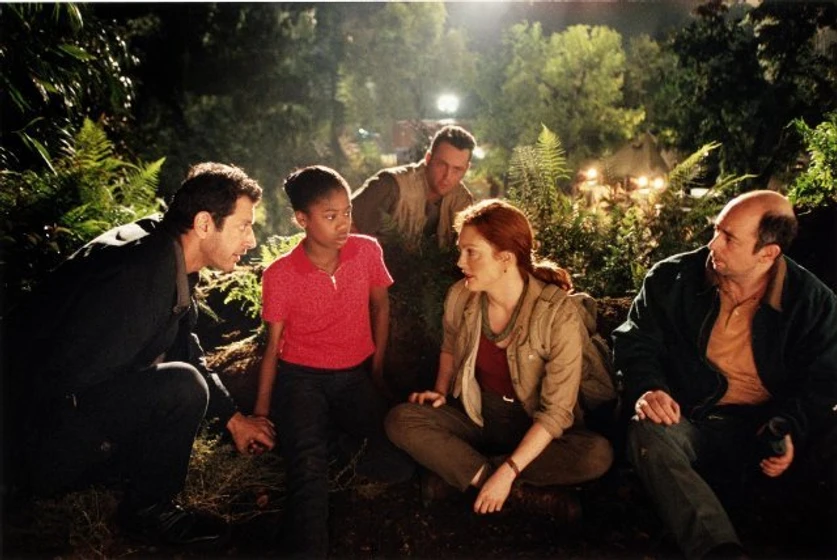 Julianne Moore, Vince Vaughn, Richard Schiff, Jeff Goldblum y Vanessa Lee Chester en Parque Jurásico 2: El Mundo Perdido