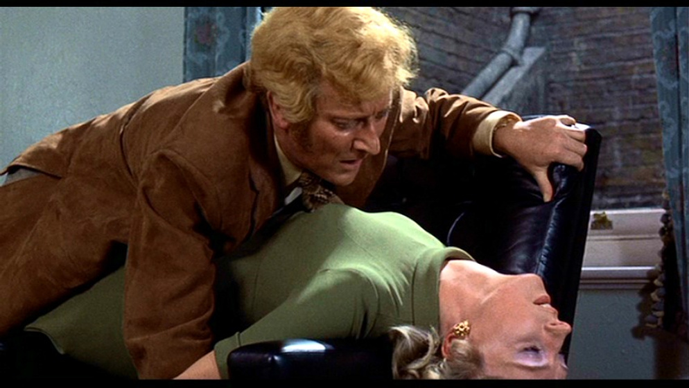 Barry Foster en Frenesí