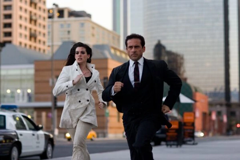 Anne Hathaway y Steve Carell en superagente-86-de-pelicula