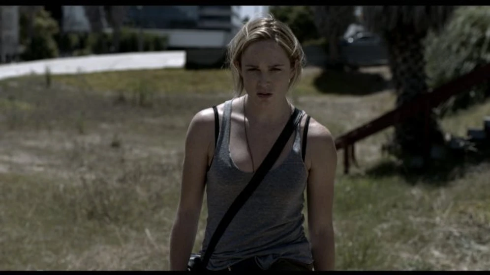 Caity Lotz en el-pacto-a9c85267-87f8-4b65-83a4-64c913416c47