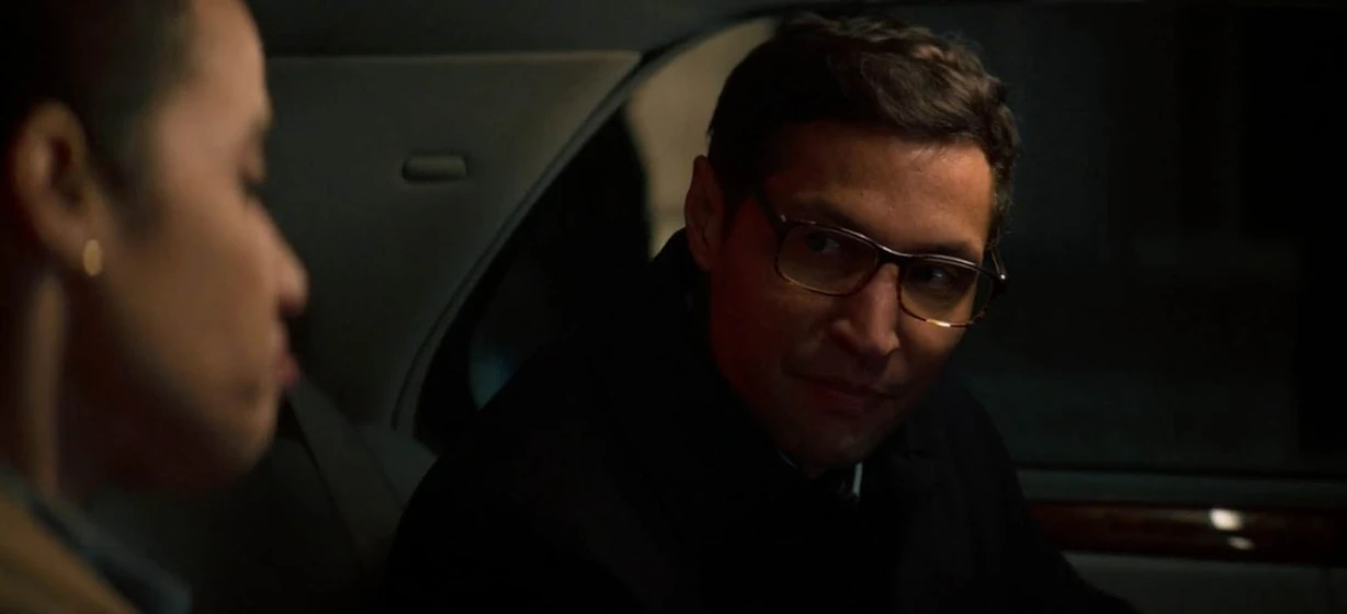 Dascha Polanco y Paul S. Tracey en air-force-one-secuestro-aereo