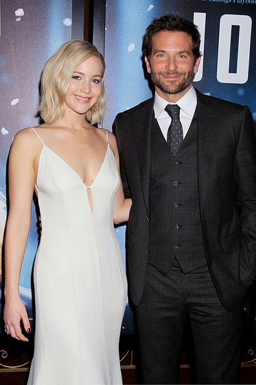 Bradley Cooper y Jennifer Lawrence en Joy (Premiere en Londres. 2015)