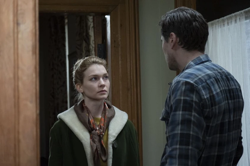 Hannah Gross en falling-2020